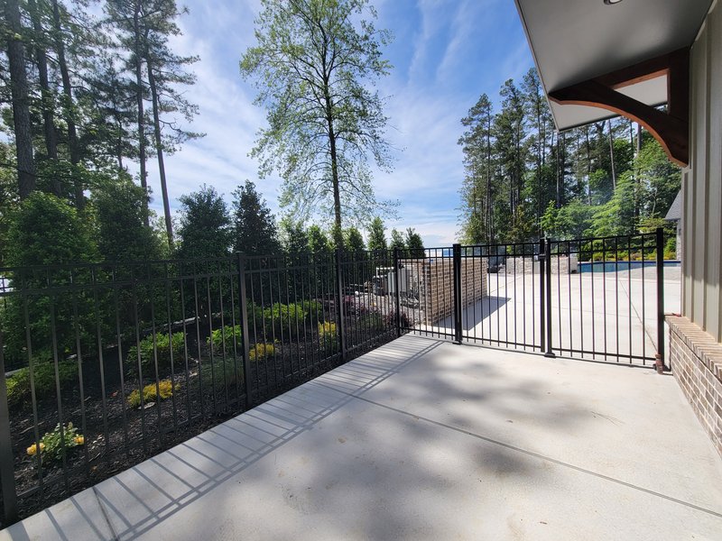 Aluminum pool and patio fence